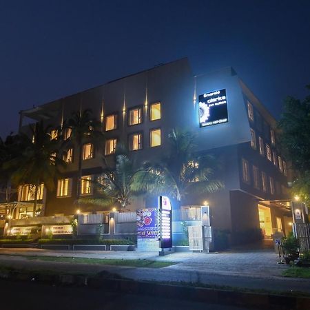 Emerald Clarks Inn Suites Mysore Ngoại thất bức ảnh
