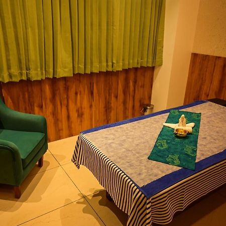 Emerald Clarks Inn Suites Mysore Ngoại thất bức ảnh