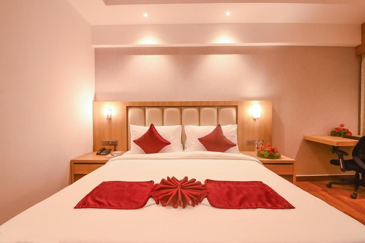 Emerald Clarks Inn Suites Mysore Ngoại thất bức ảnh