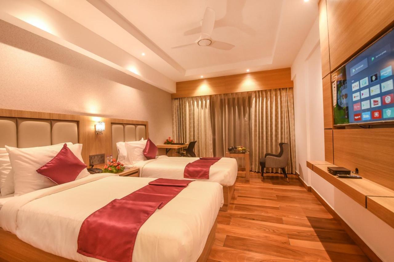 Emerald Clarks Inn Suites Mysore Ngoại thất bức ảnh