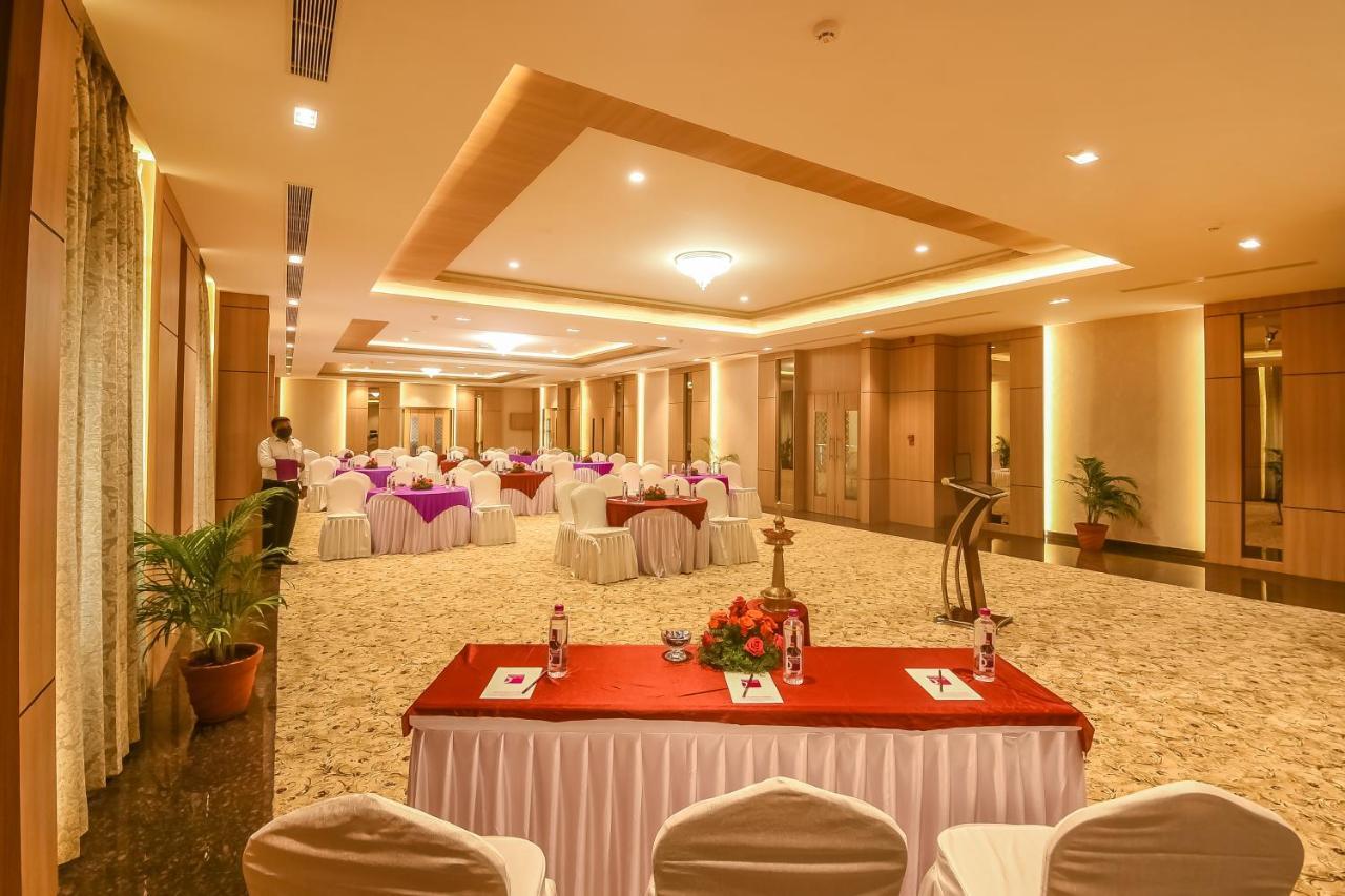Emerald Clarks Inn Suites Mysore Ngoại thất bức ảnh