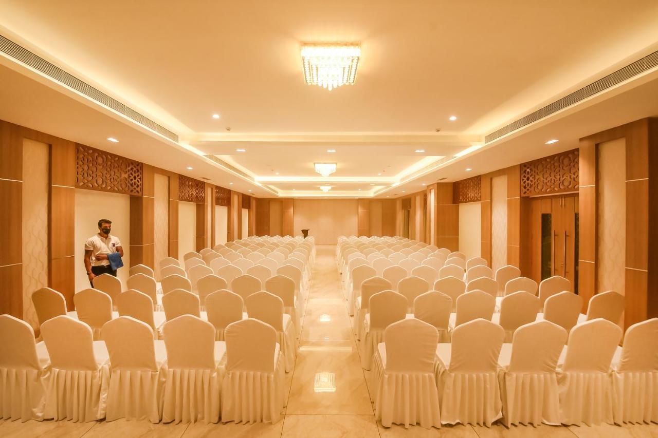 Emerald Clarks Inn Suites Mysore Ngoại thất bức ảnh