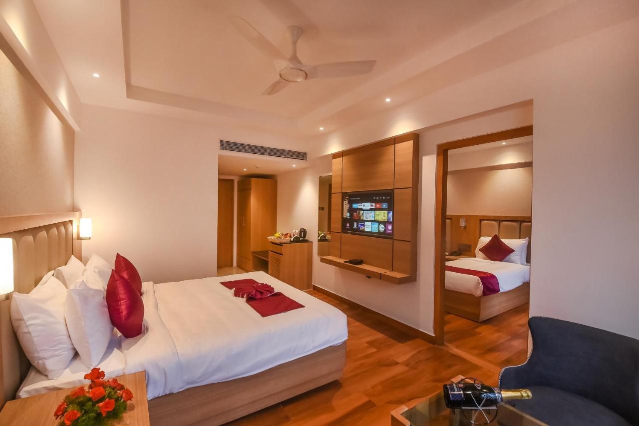 Emerald Clarks Inn Suites Mysore Ngoại thất bức ảnh