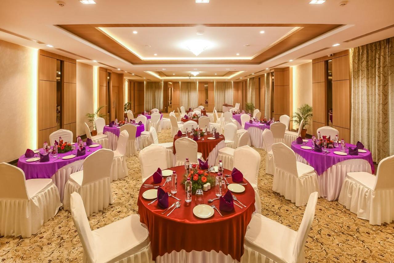 Emerald Clarks Inn Suites Mysore Ngoại thất bức ảnh