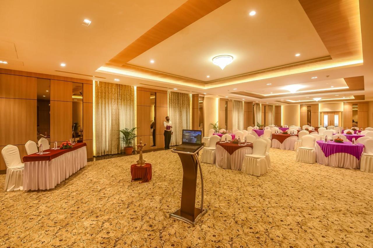 Emerald Clarks Inn Suites Mysore Ngoại thất bức ảnh