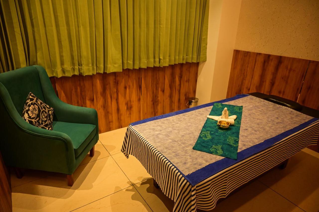 Emerald Clarks Inn Suites Mysore Ngoại thất bức ảnh